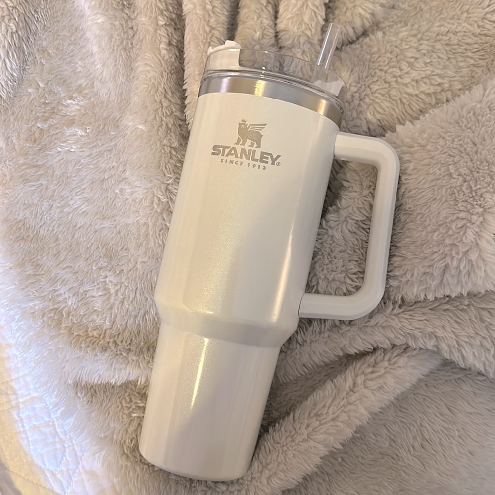 Authentic Stanley 40oz tumbler - pearlescent 🤍